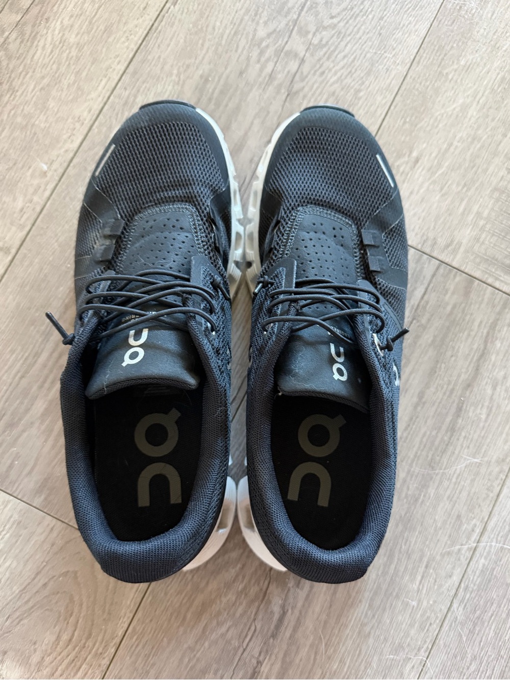 On Cloud 6 

Worn once